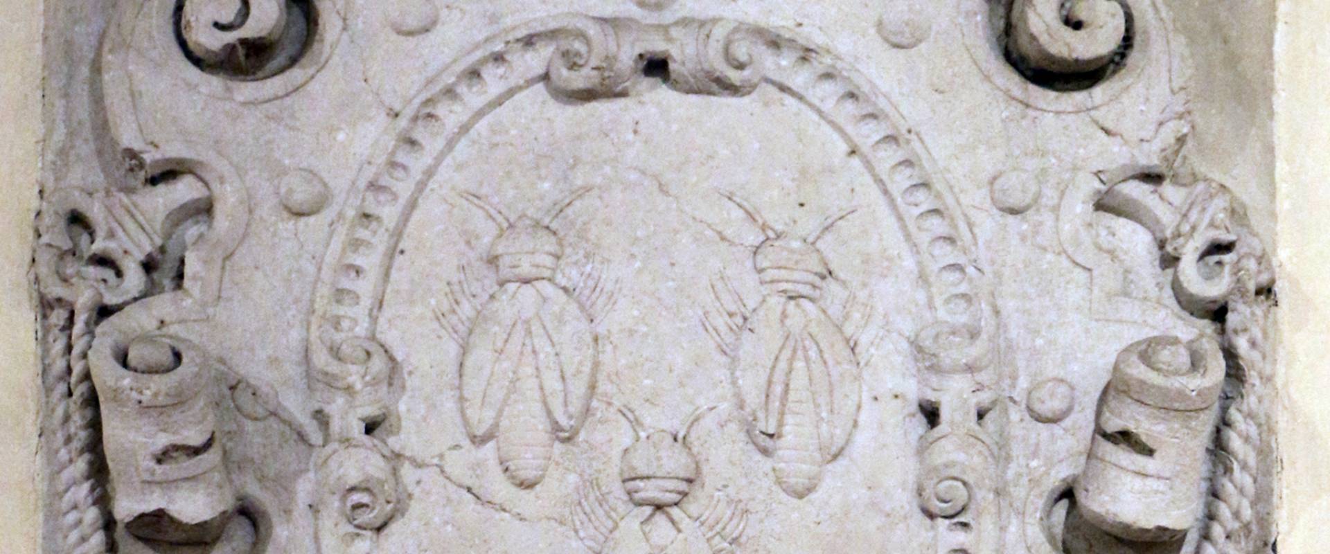 Stemma di urbano VIII barberini in pietra d'istria, dalla porta catena, xvii secolo photo by Sailko